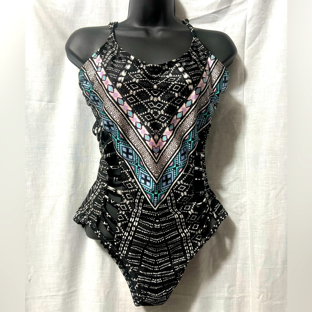 No boundaries woman’s one piece bathing suit size Large (11-13)